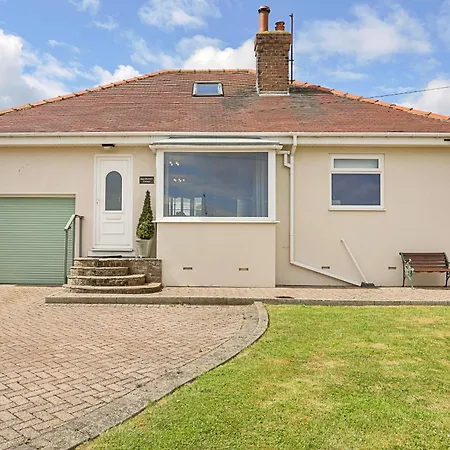 Finest Retreats - Shoe Buttons At Gap Road