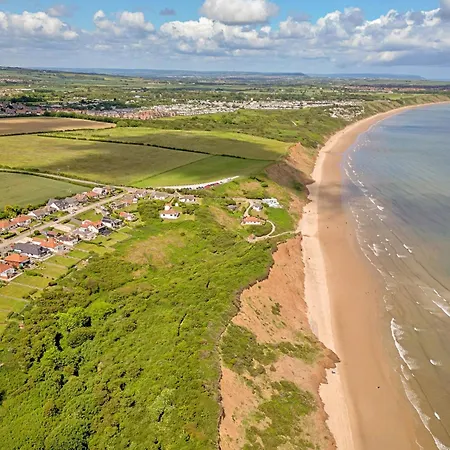 Finest Retreats - Shoe Buttons At Gap Road * Reighton