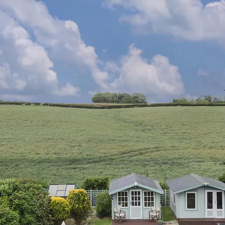 Finest Retreats - Shoe Buttons At Gap Road