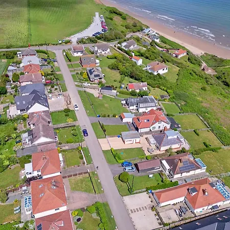 Finest Retreats - Shoe Buttons At Gap Road