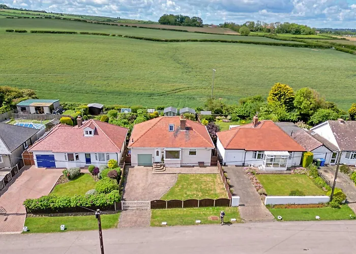 Finest Retreats - Shoe Buttons At Gap Road