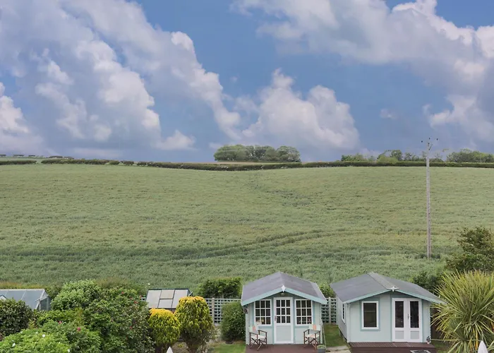 Finest Retreats - Shoe Buttons At Gap Road