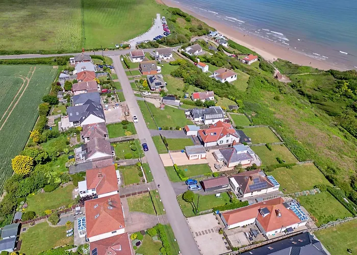 Finest Retreats - Shoe Buttons At Gap Road