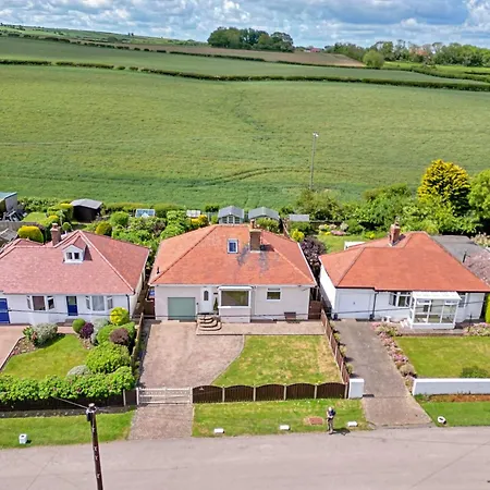 Finest Retreats - Shoe Buttons At Gap Road