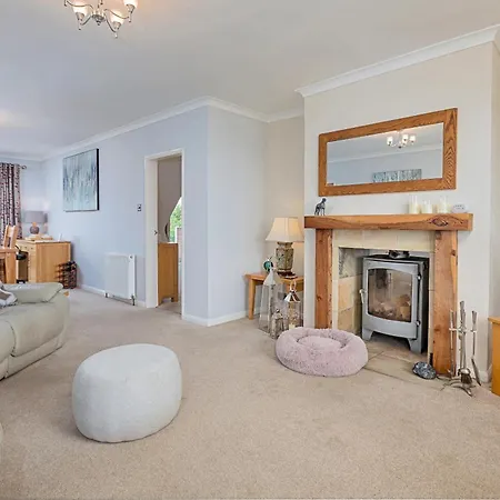 Finest Retreats - Shoe Buttons At Gap Road *